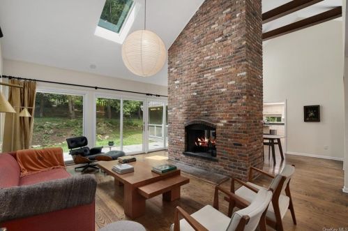 164 Westchester Ave, Scotts Corners NY  10576-1705 exterior