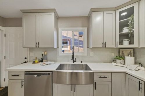 9235 B St, Oakland CA 94603-2416 exterior