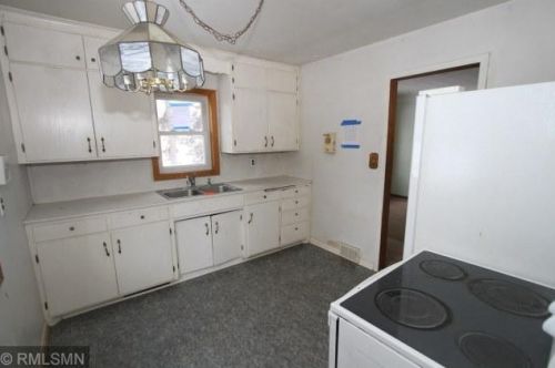 1873 Jackson St, Saint Paul, MN 55117-1914