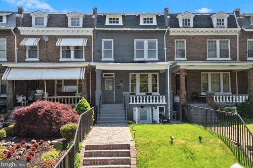 18 Sherman Cir, Washington, DC 20011-4762