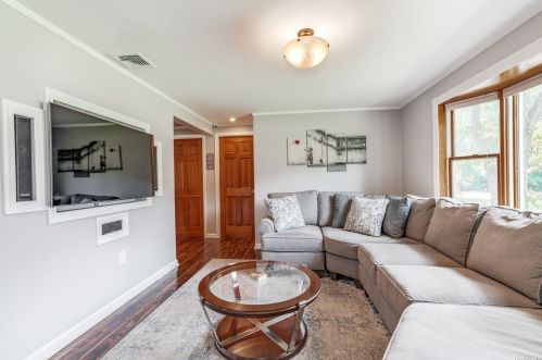 129 Crystal Brook Hollow Rd, Mount Sinai NY  11766-2102 exterior