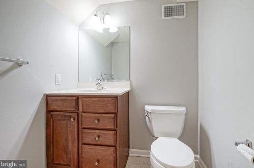 7 Westbury Dr, Berlin Boro NJ  08009-9681 exterior