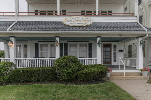 18 Ocean Ave, Ocean Grove, NJ 07756-1662