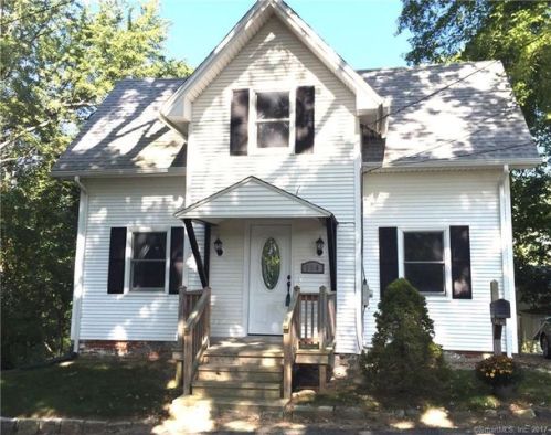 136 Hammond Ct, Colchester CT  06415-1210 exterior