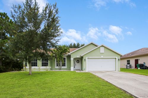 3117 Fambrough St, Fort Pierce, FL 34953-4541