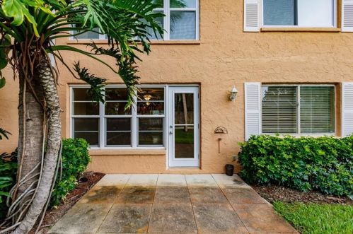 4090 Looking Glass Ln, Naples FL  34112-5026 exterior