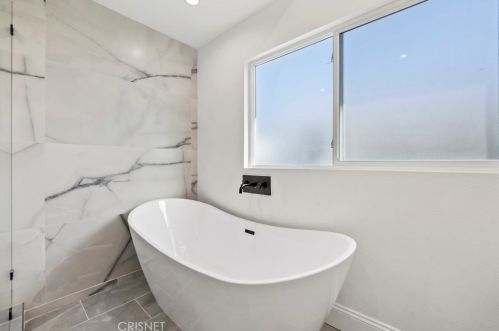 24370 Mornington Dr, Santa Clarita CA  91355-2037 exterior