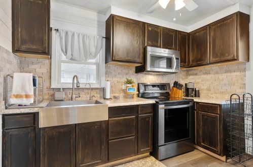 4 Hill St, Salem NH  03079-2538 exterior