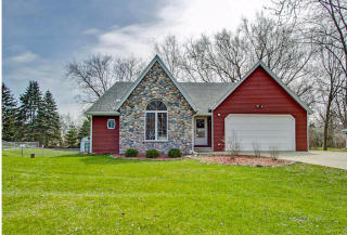 1016 Devonshire Rd, Delafield, WI 53018-1924
