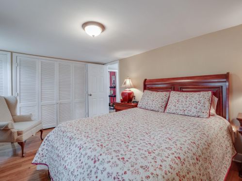 204 Dunstable Rd, Nashua NH  03062-2340 exterior