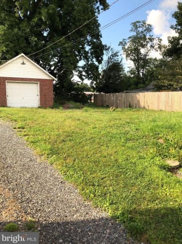 926 Thornton Rd, Boothwyn PA  19061-3127 exterior