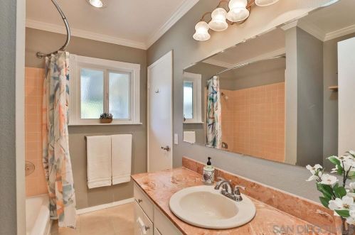 3924 Southview Dr, San Diego CA 92117-5347 exterior