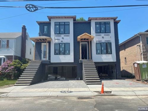 431 3rd St, Palisades Park NJ  07650-1748 exterior