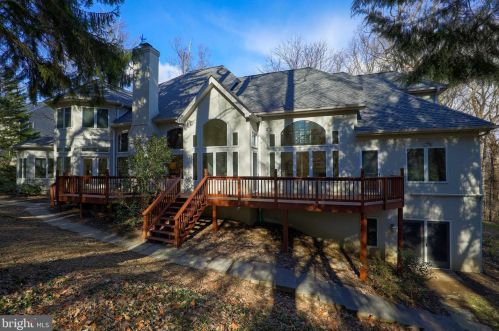 2492 Shaub Rd, Lancaster, PA 17601-3756