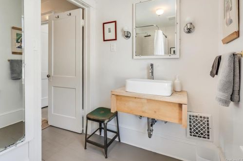 29 Gray St, Poughkeepsie NY 12603-2712 exterior