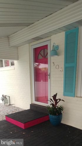 308 Crossfield Rd, Norristown, PA 19406-2240