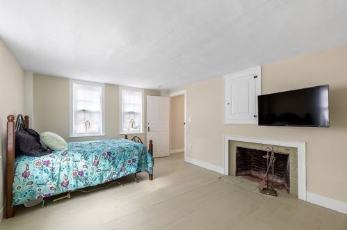 37 Main St, Petersham MA 01366-9502 exterior