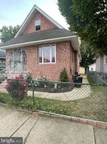 469 Boyd St, Camden, NJ 08105-2734