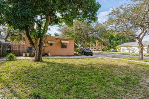 2001 26th Ave, Hollywood FL  33020-1910 exterior