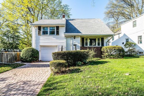 70 New York Ave, Metuchen, NJ 08840-2141