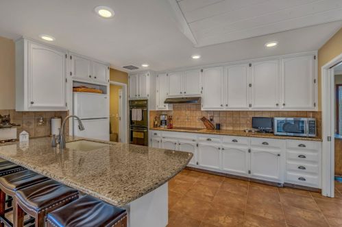 1047 Tyler Ave, Los Banos CA 93635-4839 exterior