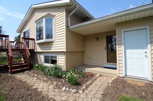 4897 Lois Ln, West Bend, WI 53095-9132
