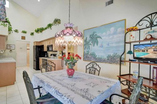 920 203rd Ave, Hollywood FL  33029-3439 exterior