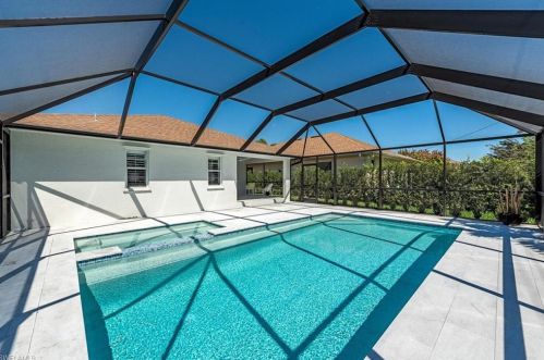 568 95th Ave, Naples FL  34108-2453 exterior