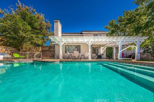 42901 Pearlwood Dr, Lancaster, CA 93536-4757