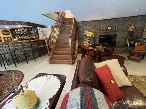 128 Pound Rd, Cumberland RI  02864-2706 exterior