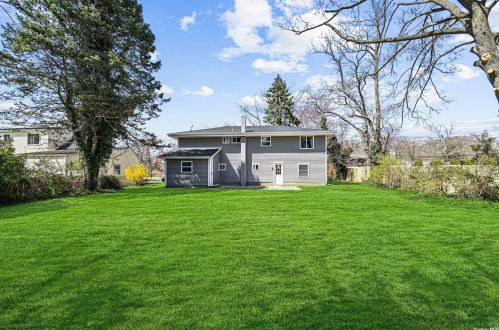 222 Moffitt Blvd, Islip Manor, NY 11751-2924