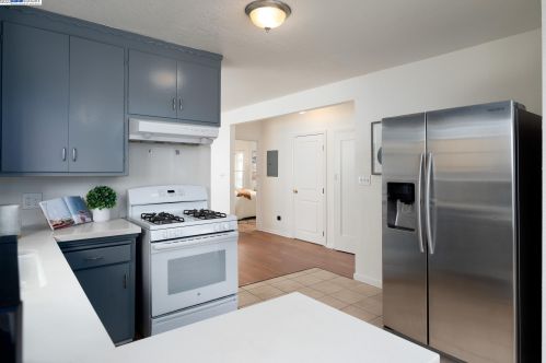 1451 Havenscourt Blvd, Oakland CA  94621-3627 exterior