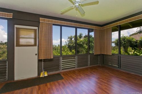 98-1699 Kaahumanu St, Aiea, HI 96701