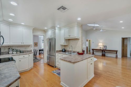 935 Versailles Cir, Maitland FL  32751-4565 exterior