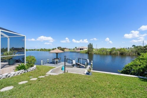 814 11th Pl, Cape Coral, FL 33991-2453