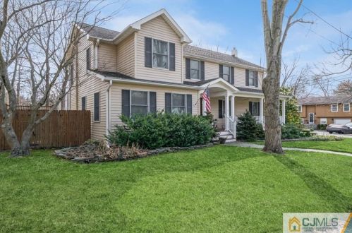 3 Henrietta St, East Brunswick, NJ 08816-4809