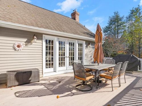 17 Roseview Ct, Bridgeport CT  06611-2078 exterior