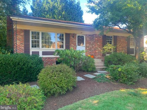28 Hamilton Terrace Dr, Hamilton, VA 20158-9548