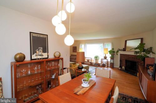 56 Roxboro Rd, Lawrence Township NJ  08648-3925 exterior