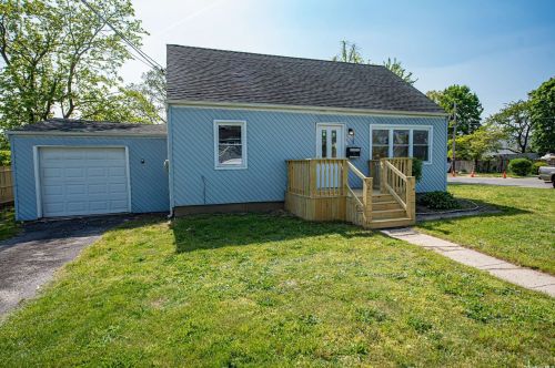 48 Deer St, Wheatley Heights NY  11798-3302 exterior