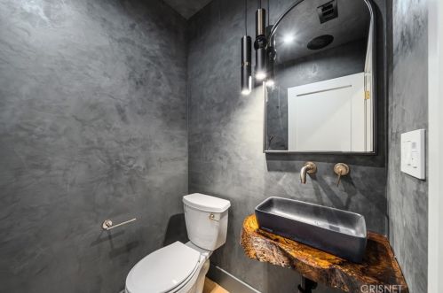 5503 Costello Ave, Van Nuys CA  91401-5706 exterior