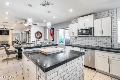 1801 Campbell Ave, Phoenix AZ  85015-3824 exterior