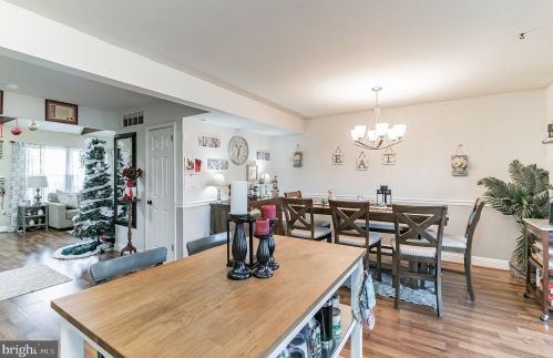 527 Spring Hill Dr, Harleysville PA  19438-2242 exterior