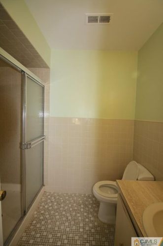 304 Green Hollow Dr, Iselin NJ  08830-2922 exterior