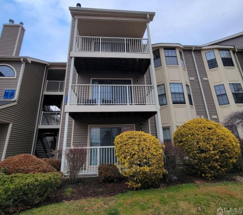 44 Lear Ct, East Brunswick NJ  08816-1851 exterior