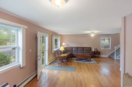 1362 Saxon Ave, Bayshore, NY 11706-4744