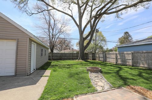 2515 82 St, Kenosha WI 53143-6241 exterior