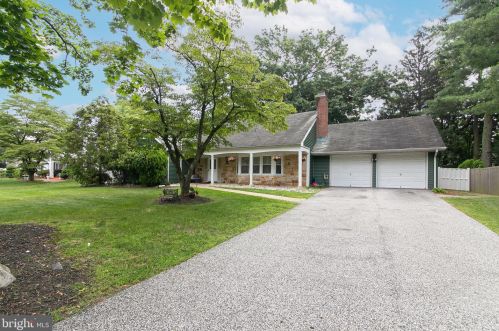 43 Winterberry Ln, Willingboro, NJ 08046-3414