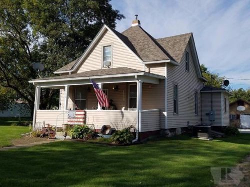 409 Center St, Delta, IA 52550-1004