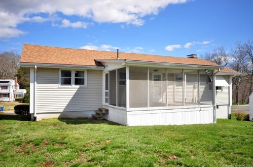 50 Gardner St, Manchester CT 06040-6606 exterior